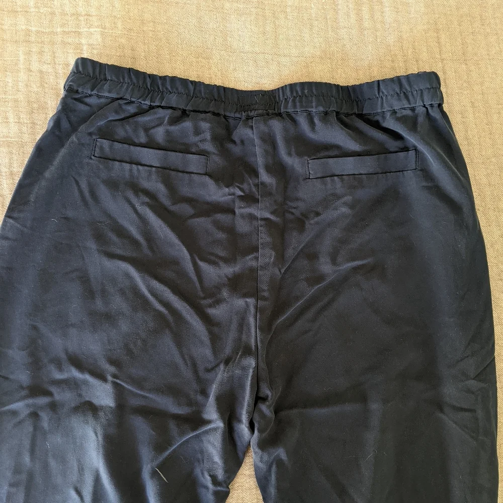 Marine Layer Allison Navy pant, size large - Picture 7 of 10